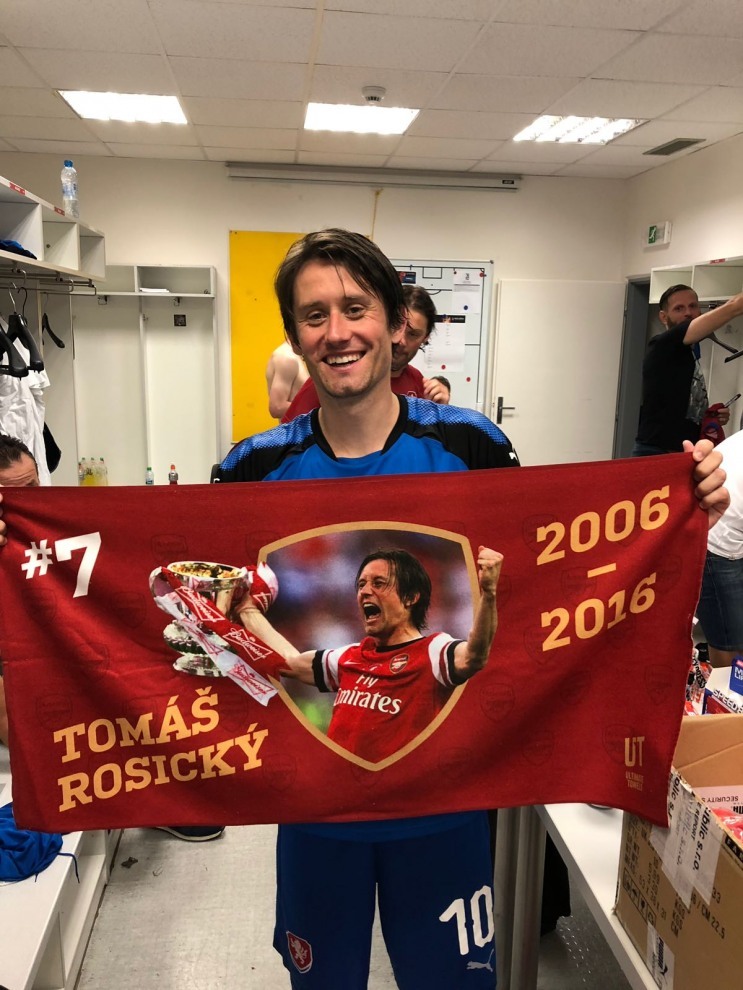 tomáš rosický a ručník s potiskem